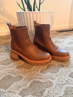 MIA Chestnut Brown Leather Chelsea Lug Heel Booties-Size 9